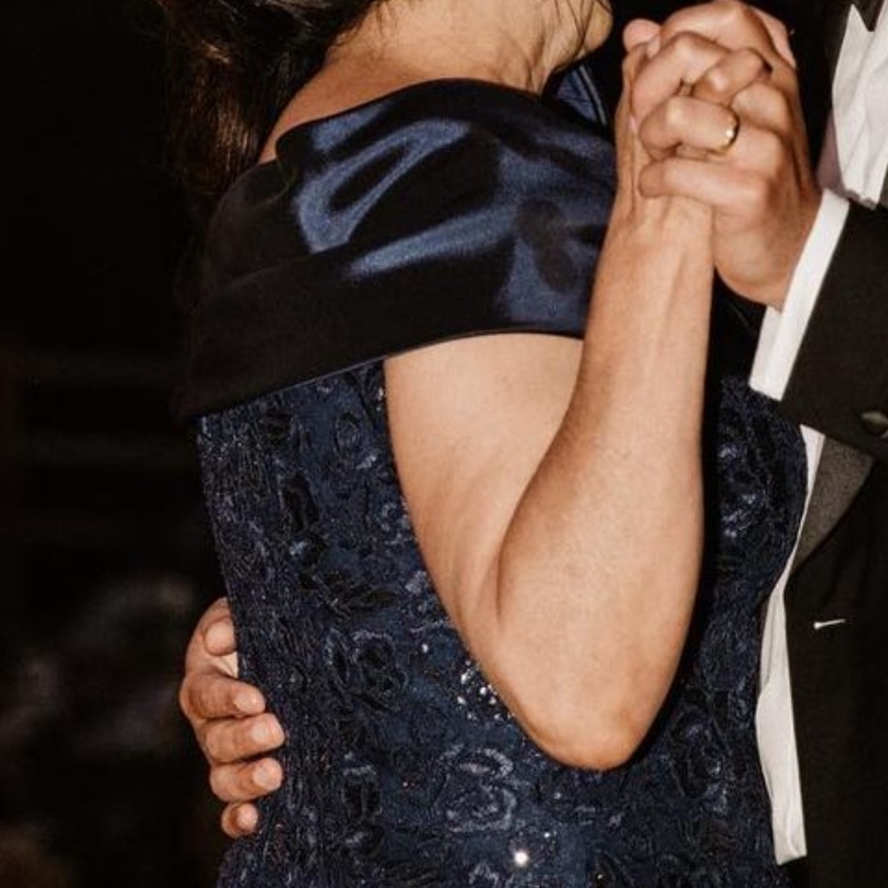 Teri Jon Rickie freeman Beautiful dress navy with the bow and lace - Picture 10 of 10